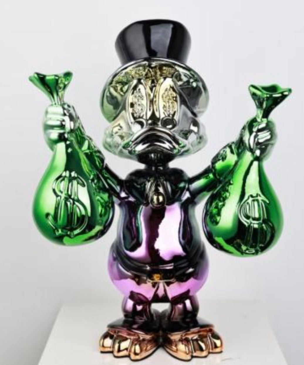 Famous Cartoon Art Sculpture Electroplating Rich Donald Duck