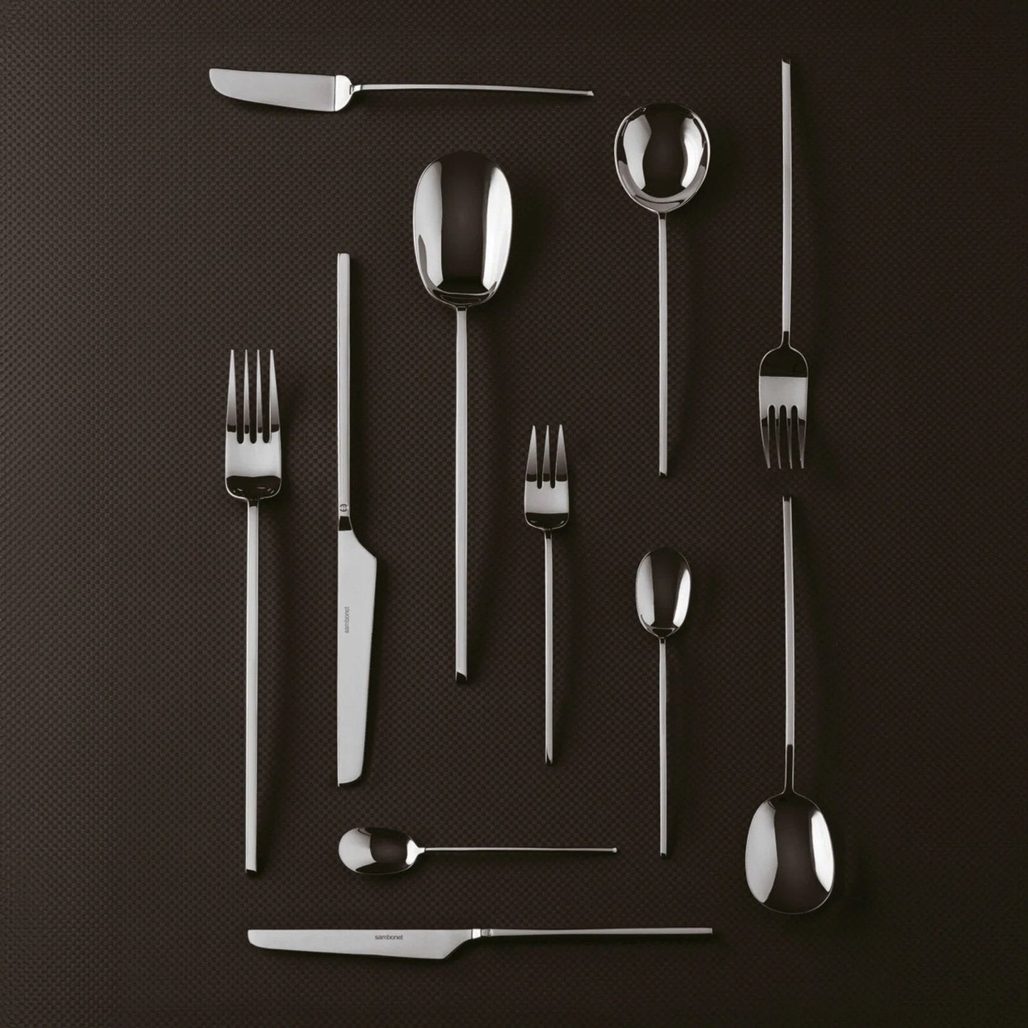 Cutlery set, 36 pieces
6 table spoons, 6 table forks, 6 table knives, 6 dessert forks, 6 dessert knives, 6 tea spoons  - handle type: Solid Handle